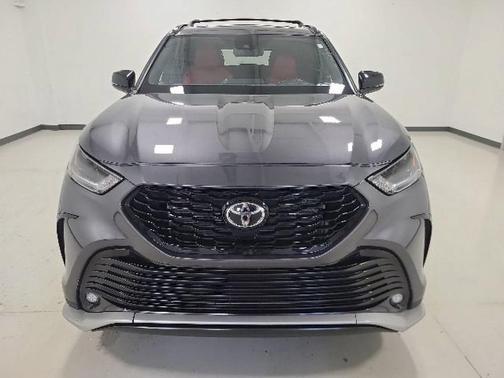 Magnetic Gray Metallic 2023 Toyota Highlander XSE