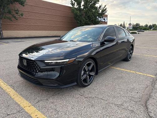Crystal Black Pearl 2023 Honda Accord Hybrid Sport