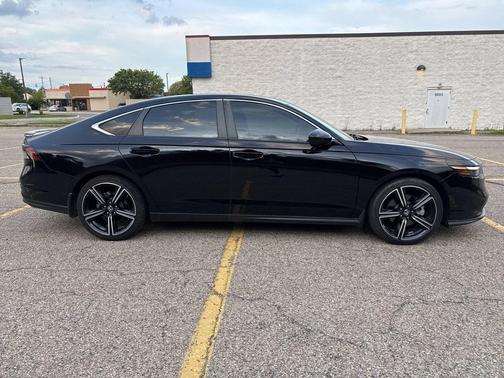 Crystal Black Pearl 2023 Honda Accord Hybrid Sport