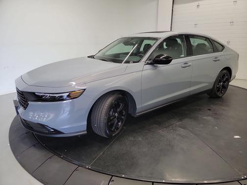 Urban Gray Pearl 2025 Honda Accord SE