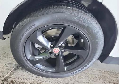 Fuji White 2019 Jaguar F-PACE 25t Premium