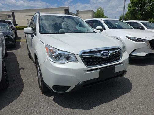 Crystal White Pearl 2016 Subaru Forester 2.5i Premium