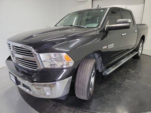 Brilliant Black Crystal Pearlcoat 2018 RAM 1500 Big Horn