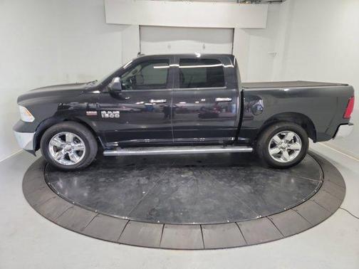 Brilliant Black Crystal Pearlcoat 2018 RAM 1500 Big Horn