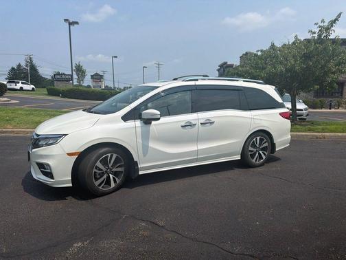White Diamond Pearl 2019 Honda Odyssey Elite