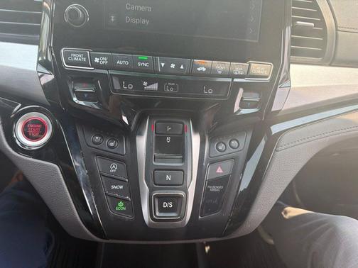 White Diamond Pearl 2019 Honda Odyssey Elite