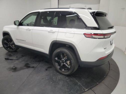 Bright White Clearcoat 2023 Jeep Grand Cherokee Altitude