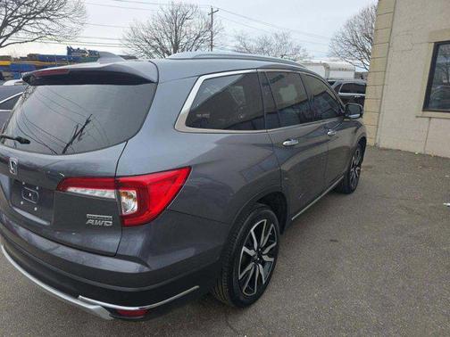 Gray 2022 Honda Pilot Touring 8-Passenger