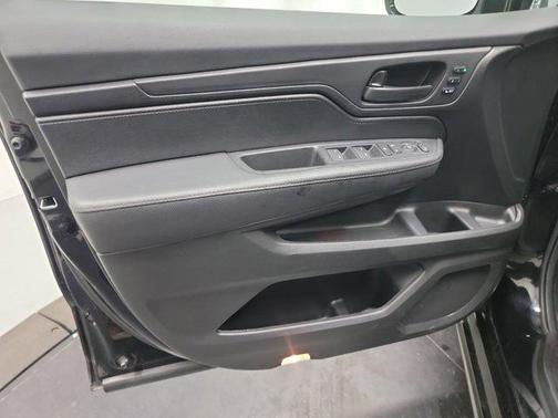 Crystal Black Pearl 2024 Honda Odyssey Sport