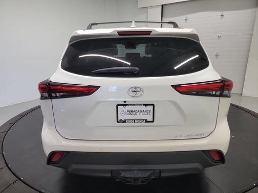 Blizzard Pearl 2020 Toyota Highlander Limited