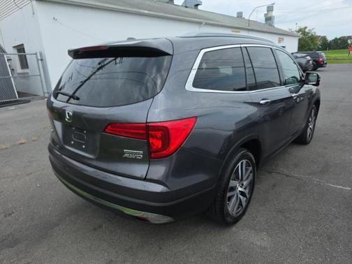 Modern Steel Metallic 2018 Honda Pilot Touring