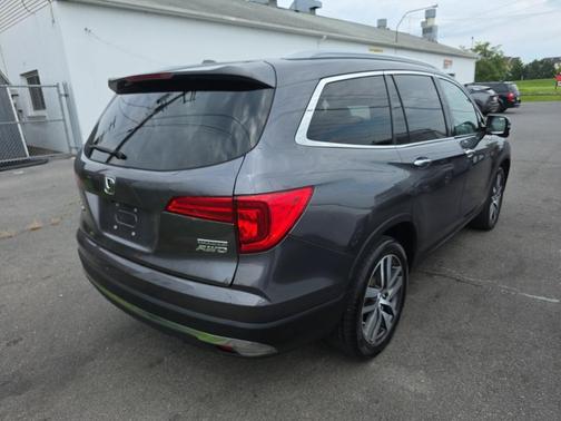 Modern Steel Metallic 2018 Honda Pilot Touring