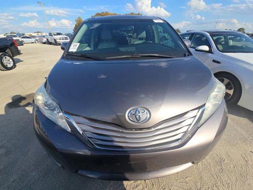 2017 Toyota Sienna XLE