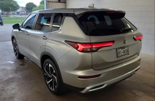 White Diamond 2022 Mitsubishi Outlander SE S-AWC