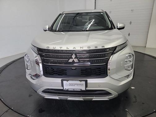 White Diamond 2022 Mitsubishi Outlander SE S-AWC