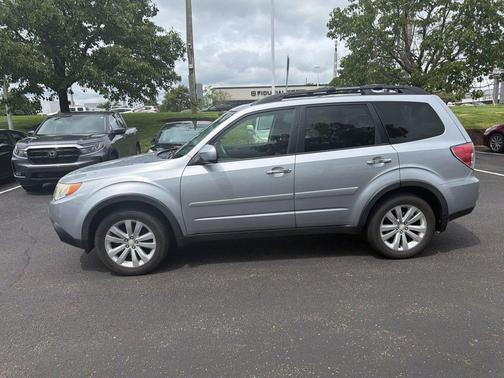 Ice Silver Metallic 2012 Subaru Forester 2.5X Premium