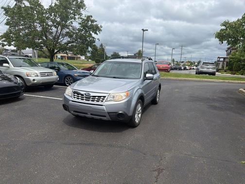 Ice Silver Metallic 2012 Subaru Forester 2.5X Premium