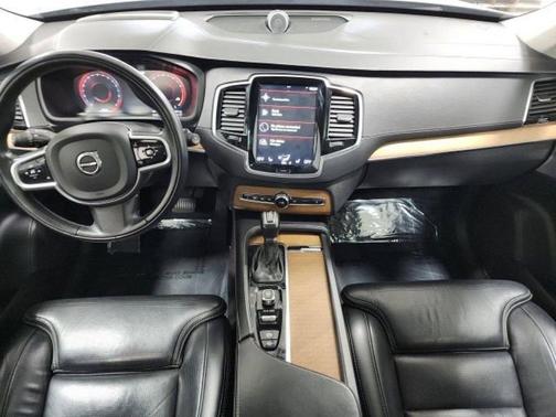 Bright Silver Metallic 2019 Volvo XC90 T6 Inscription