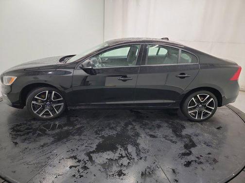 Onyx Black Metallic 2018 Volvo S60 T5 Dynamic