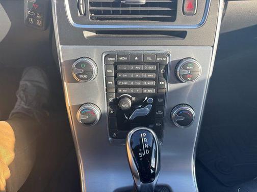 Onyx Black Metallic 2018 Volvo S60 T5 Dynamic