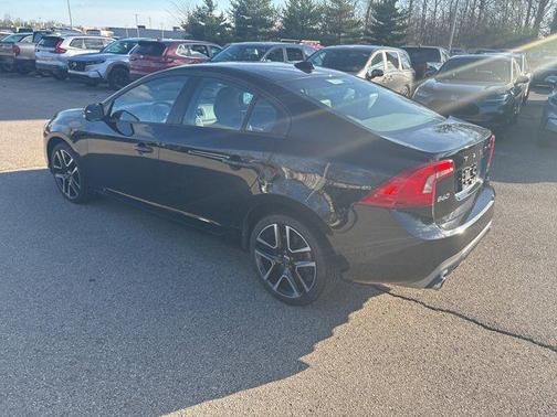Onyx Black Metallic 2018 Volvo S60 T5 Dynamic