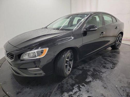 Onyx Black Metallic 2018 Volvo S60 T5 Dynamic
