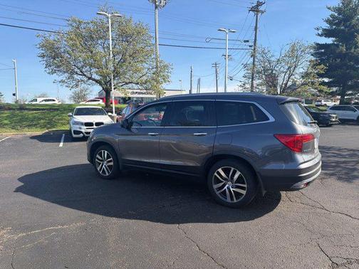Modern Steel Metallic 2017 Honda Pilot Elite