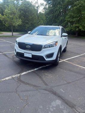 Snow White Pearl 2017 Kia Sorento LX
