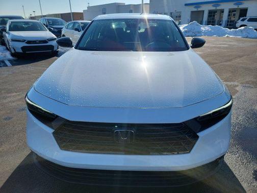 Platinum White Pearl 2026 Honda Accord SE