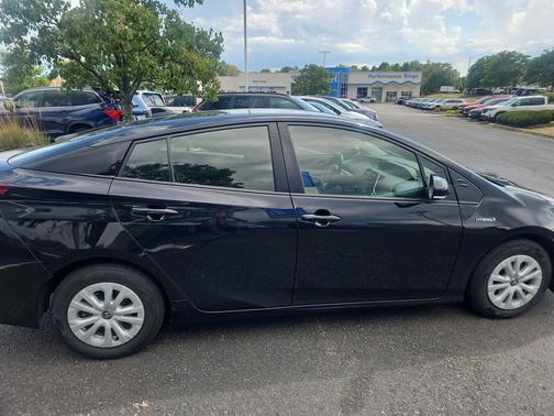 Midnight Black Metallic 2022 Toyota Prius LE