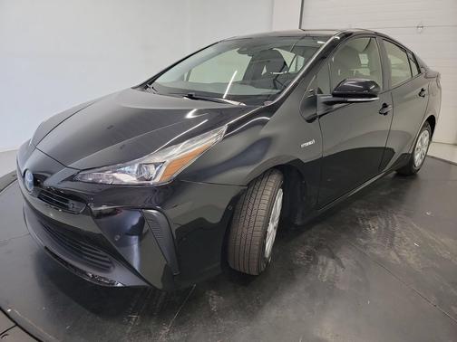 Midnight Black Metallic 2022 Toyota Prius LE