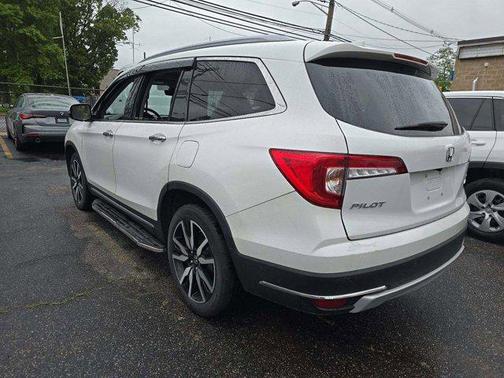 2022 Honda Pilot Touring 8-Passenger