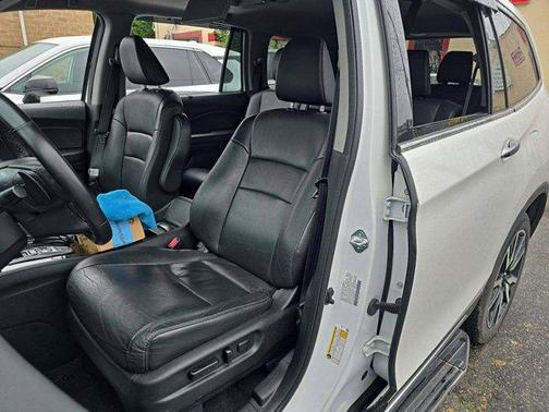 2022 Honda Pilot Touring 8-Passenger