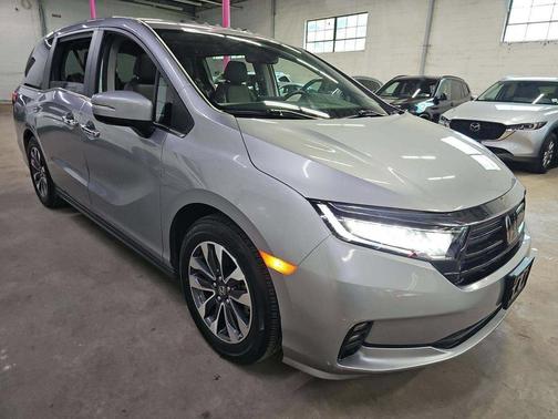 Lunar Silver Metallic 2024 Honda Odyssey EX-L