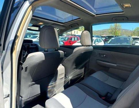 2017 Toyota Prius v Five