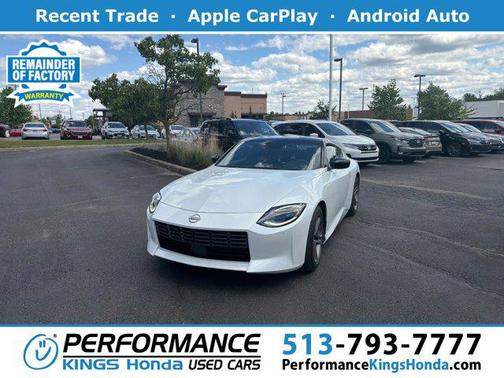 Everest White Pearl Tricoat/Super Black 2024 Nissan Z Sport Auto