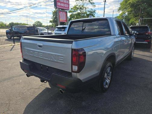 Solar Silver Metallic 2025 Honda Ridgeline RTL