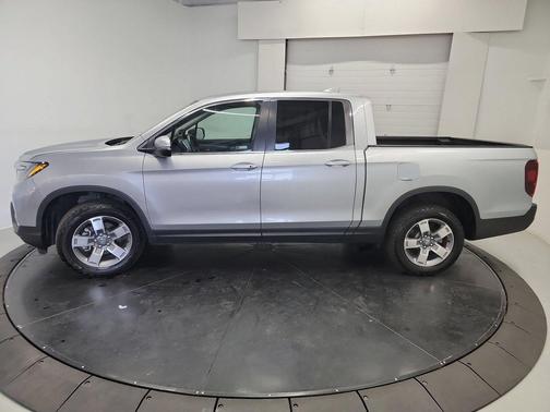Solar Silver Metallic 2025 Honda Ridgeline RTL
