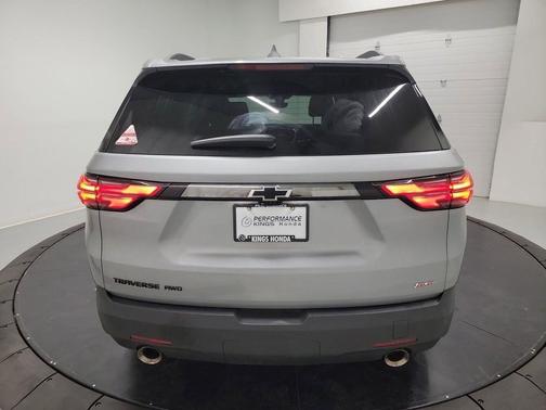Sterling Gray Metallic 2023 Chevrolet Traverse RS