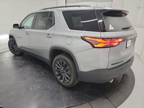 Sterling Gray Metallic 2023 Chevrolet Traverse RS