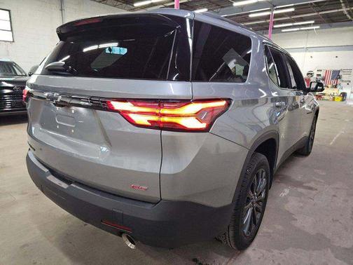 Sterling Gray Metallic 2023 Chevrolet Traverse RS