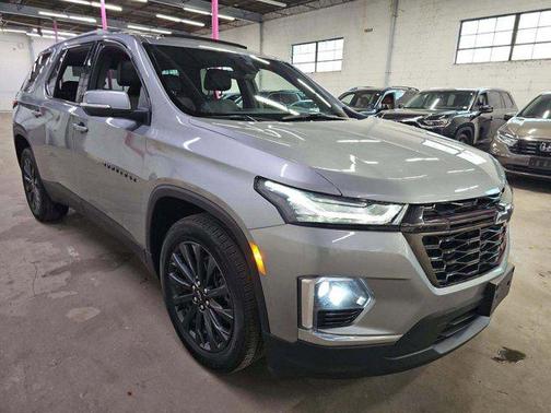 Sterling Gray Metallic 2023 Chevrolet Traverse RS