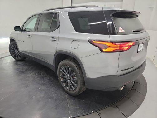 Sterling Gray Metallic 2023 Chevrolet Traverse RS