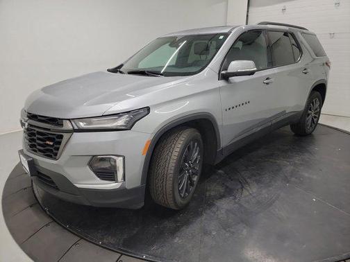 Sterling Gray Metallic 2023 Chevrolet Traverse RS