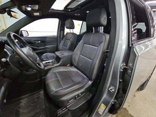 Sterling Gray Metallic 2023 Chevrolet Traverse RS