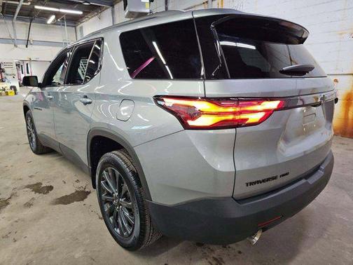 Sterling Gray Metallic 2023 Chevrolet Traverse RS