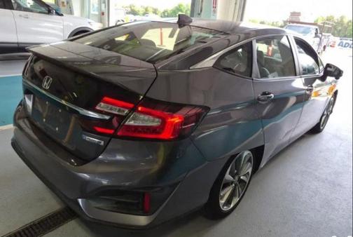 Modern Steel Metallic 2018 Honda Clarity Plug-In Hybrid Base