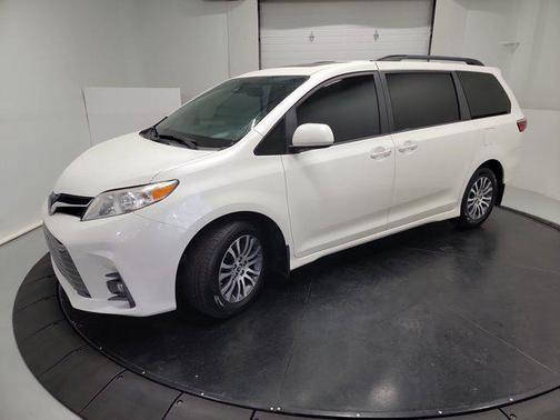2018 Toyota Sienna XLE
