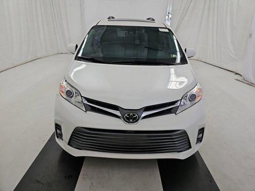 2018 Toyota Sienna XLE