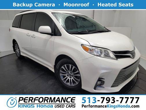 2018 Toyota Sienna XLE